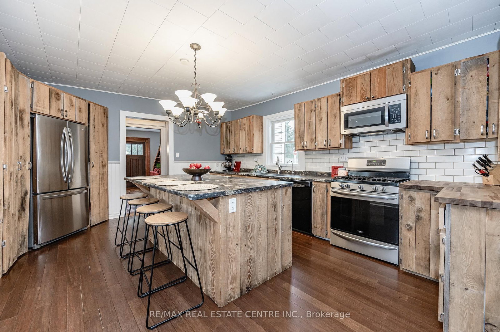 Listing Image 11