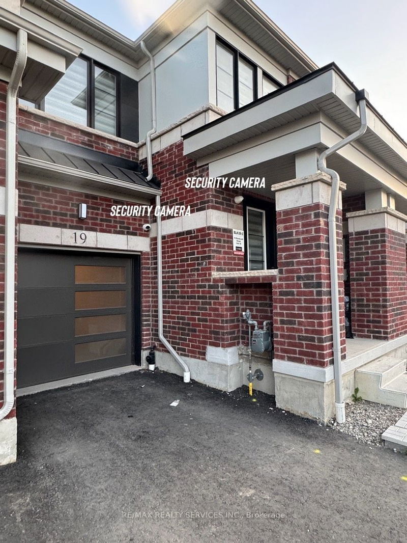 home for lease on 19-15 Blacklock Street