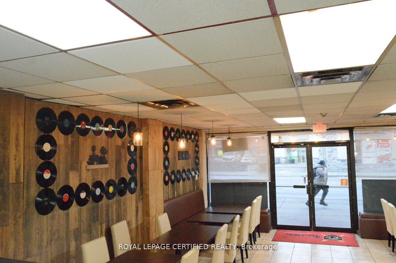 1443 Main St E, Hamilton, L8K 1C4 | Image 3