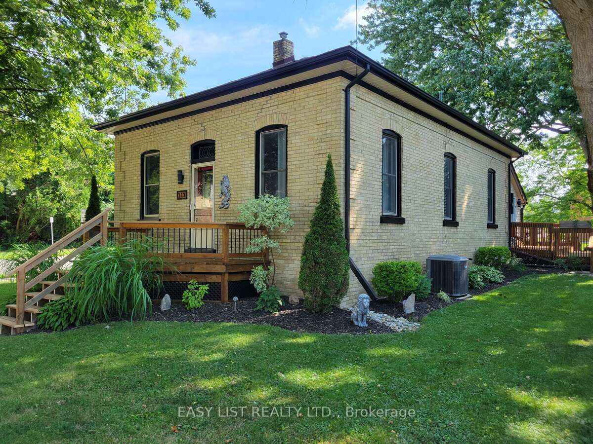 Building at 212 Andrew Street, South Huron, Exeter