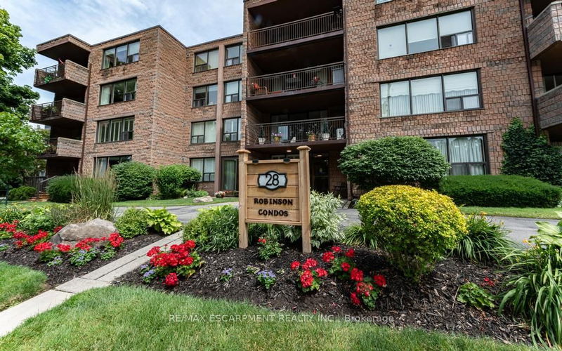home for sale on 106-28 Robinson Street N