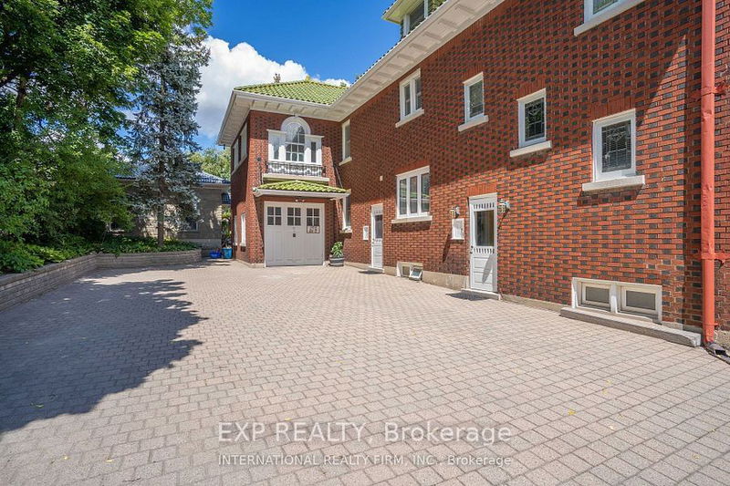home for lease on 1B-12 Wellington Street N