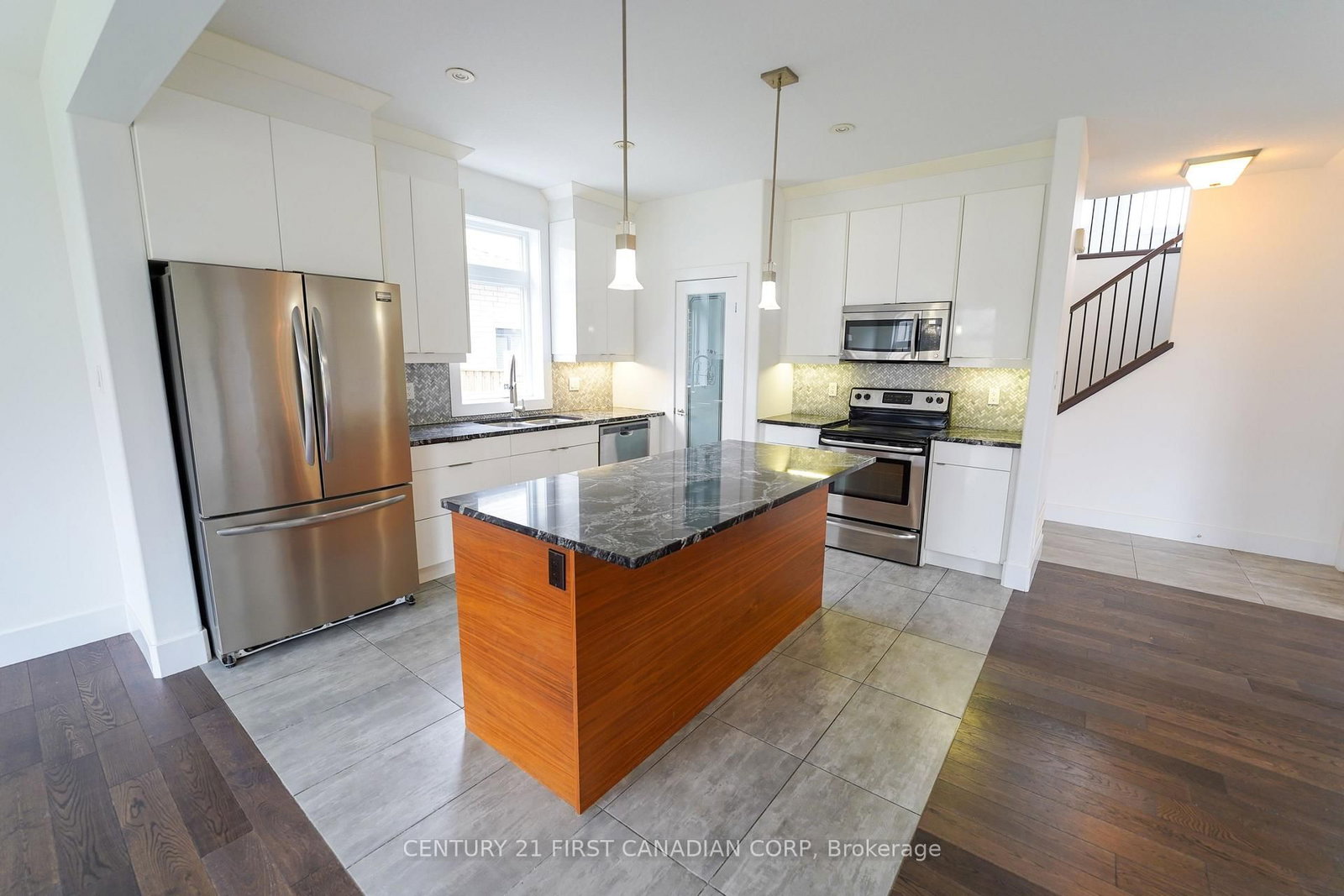 Listing Image 7