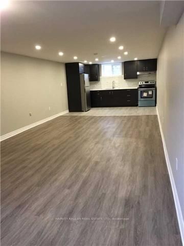 Lower - 8 Salmond Crt, Hamilton, L8T 2J7 | Image 3