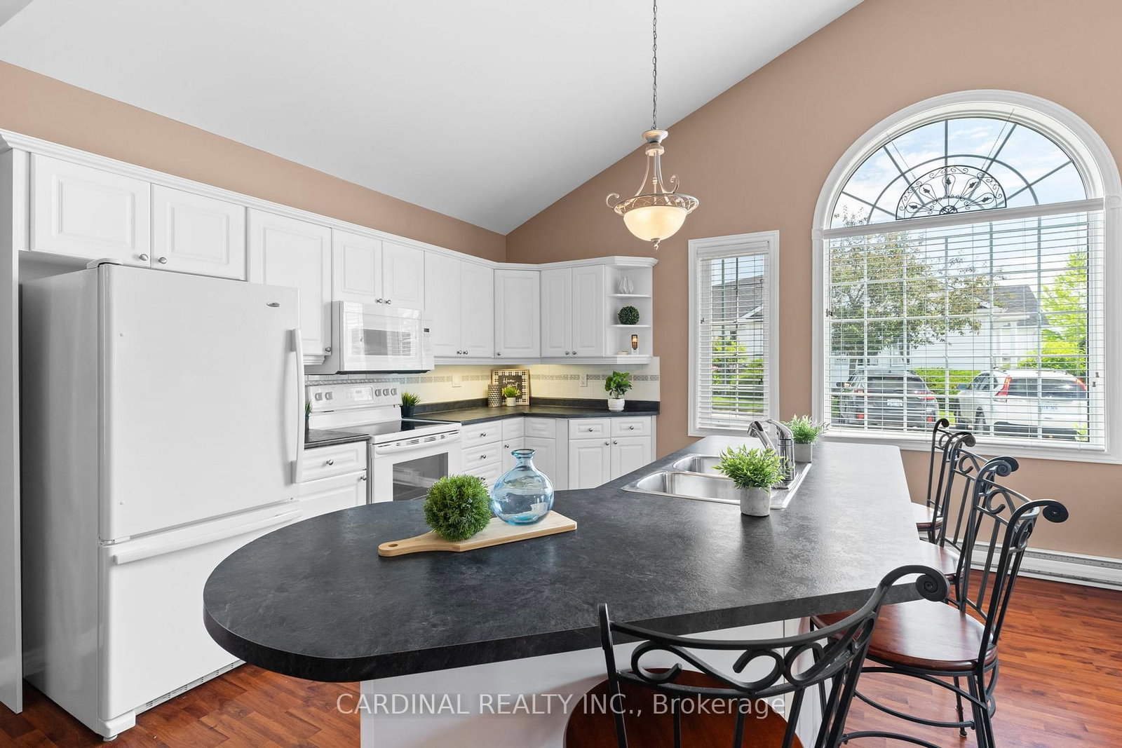 Listing Image 12