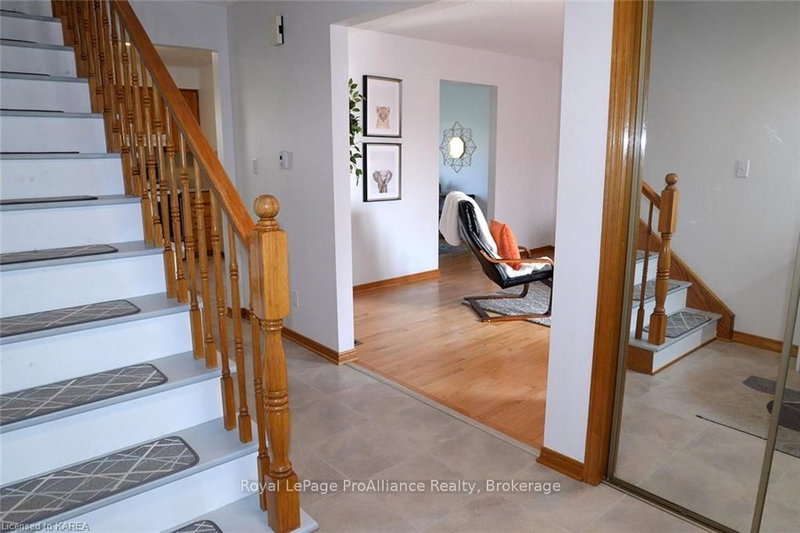 4 TERRACEVIEW Rd, Kingston, K7K 6T1 | Image 3