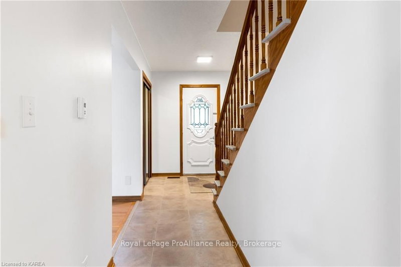 4 TERRACEVIEW Rd, Kingston, K7K 6T1 | Image 3