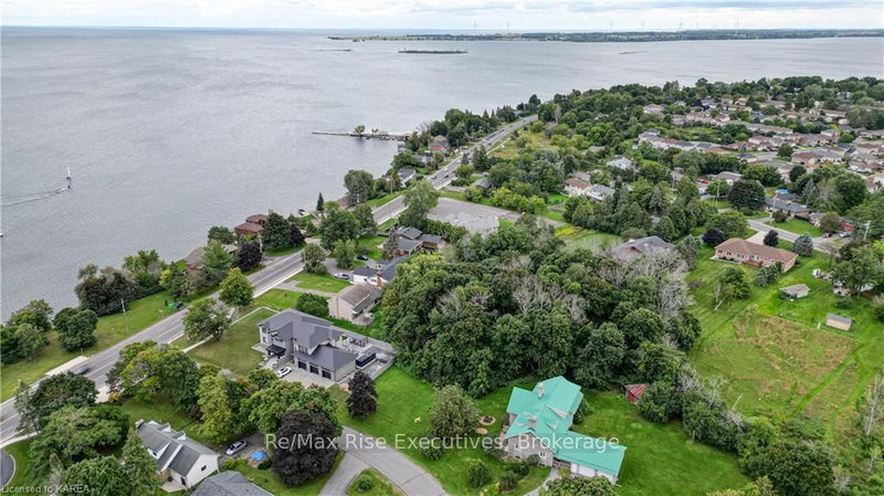 371 MAPLE RIDGE Dr, Kingston, K7M 5P1 | Image 2