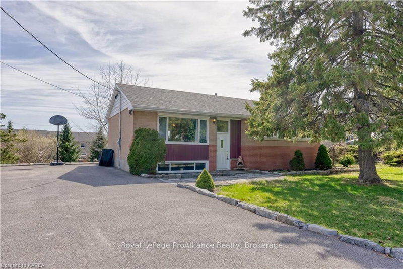 1429 AVONDALE Cres, Kingston, K7P 2V2 | Image 2