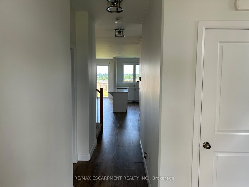 9 Erie Crt E, Loyalist, K7N 0E3 | Image 3