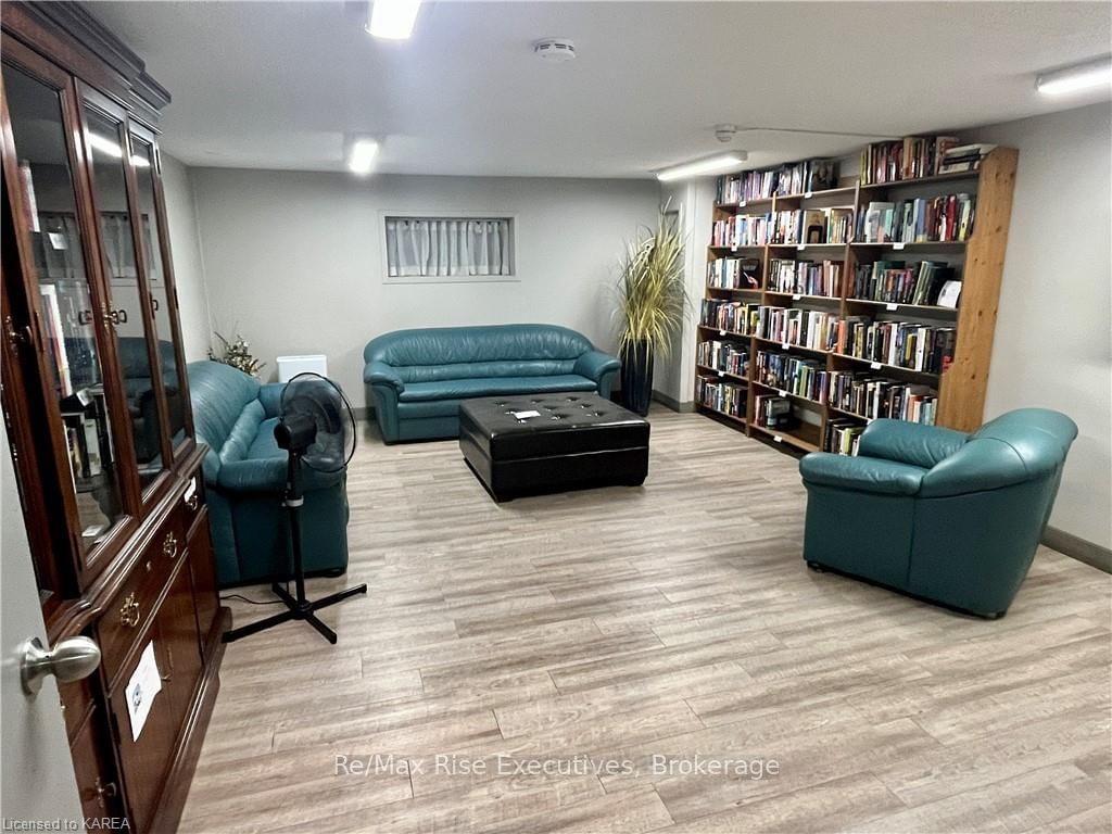 Listing Image 22