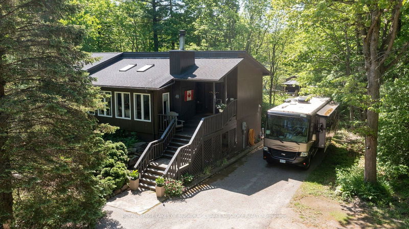 home for sale on 2517 Honey Harbour Road