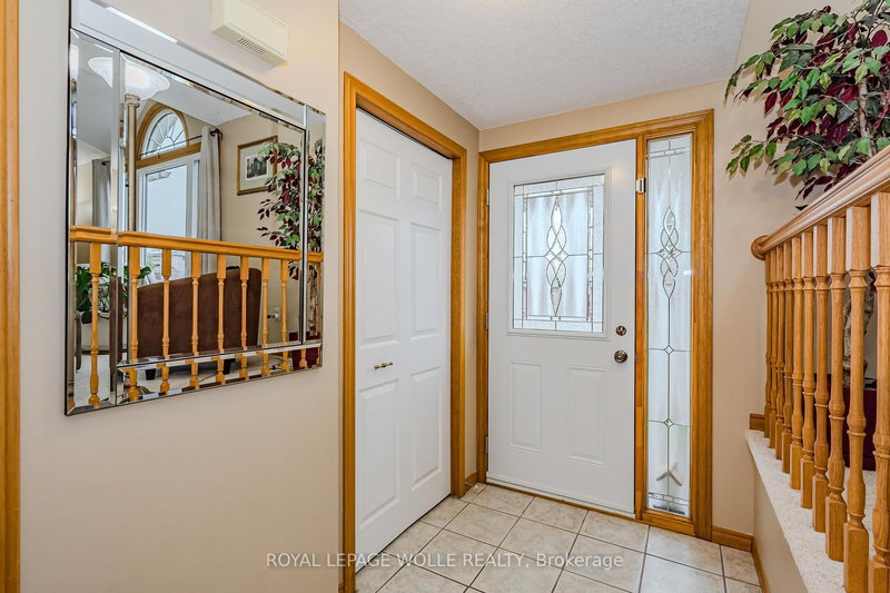 370 Stephanie Dr, Guelph, N1K 1R2 | Image 3