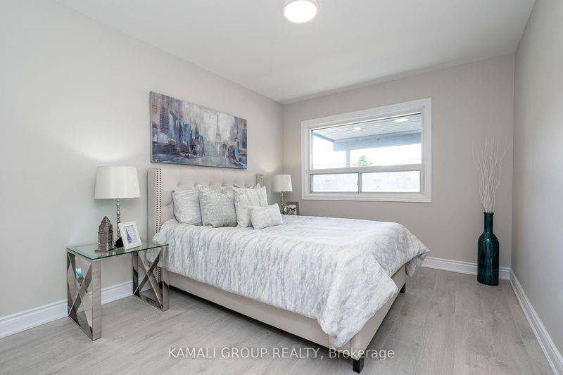 2009 Brampton St  Hamilton, L8H 3S8 | Image 11