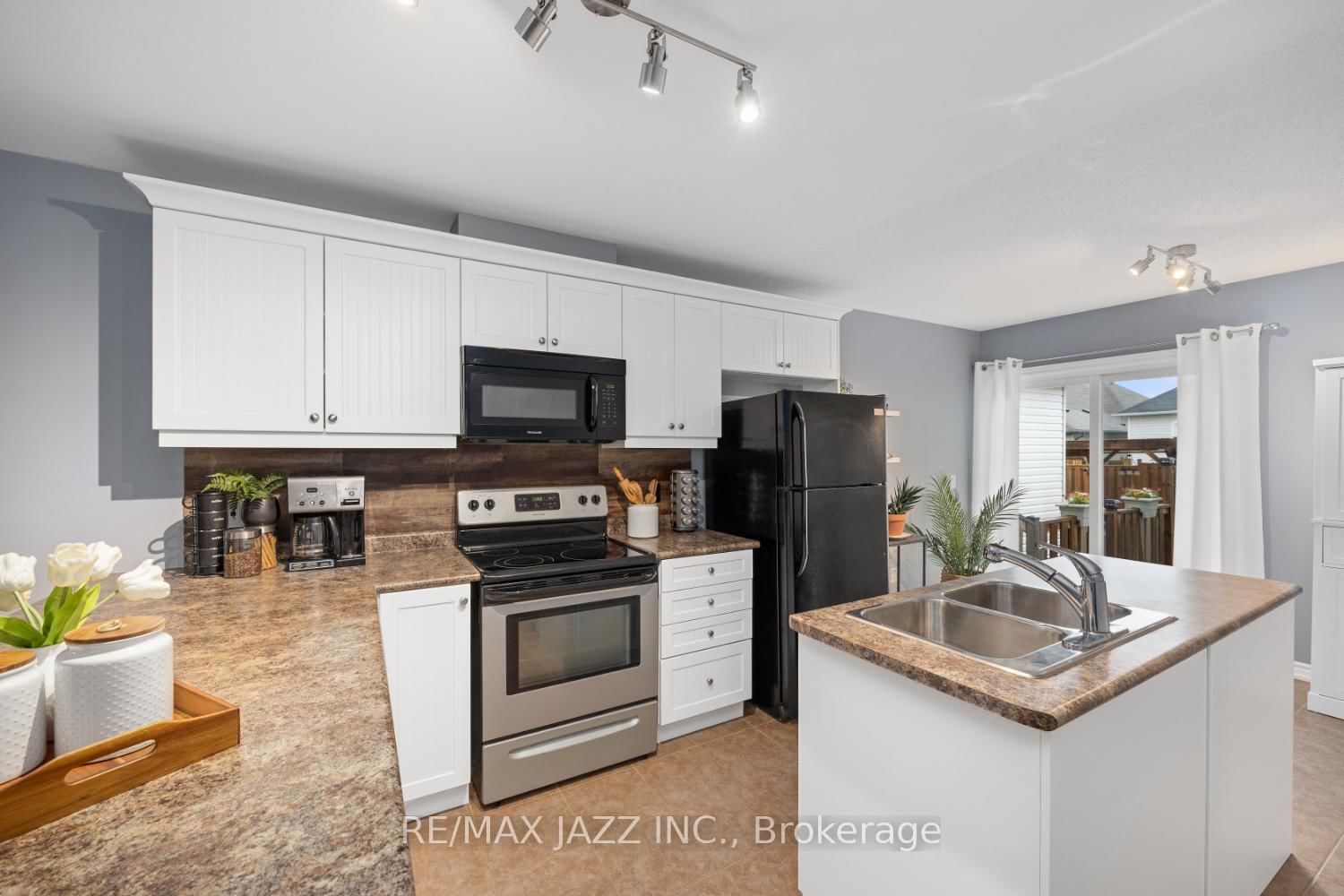 Listing Image 10