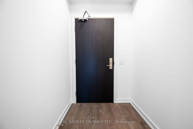 home for lease on 1101-55 Duke Street W