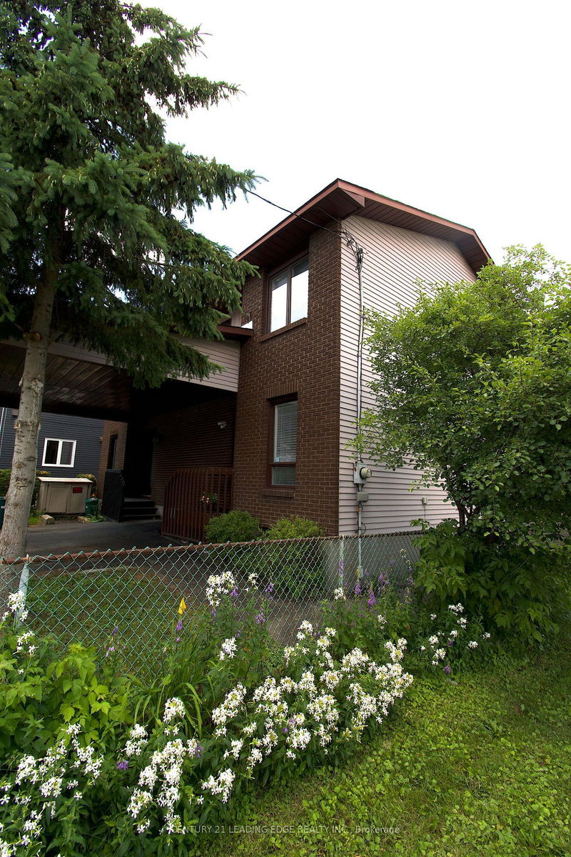 1381 Chatelain Ave  Ottawa, K1Z 8A9 | Image 1