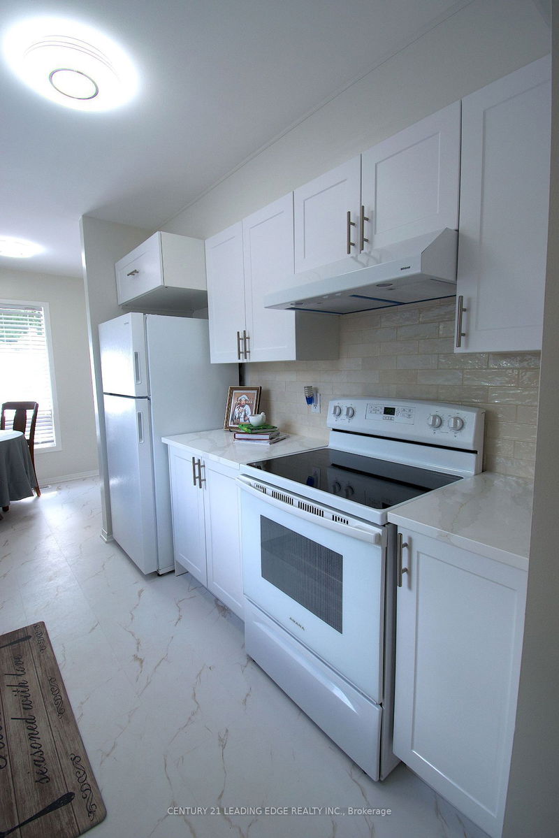 1381 Chatelain Ave  Ottawa, K1Z 8A9 | Image 15