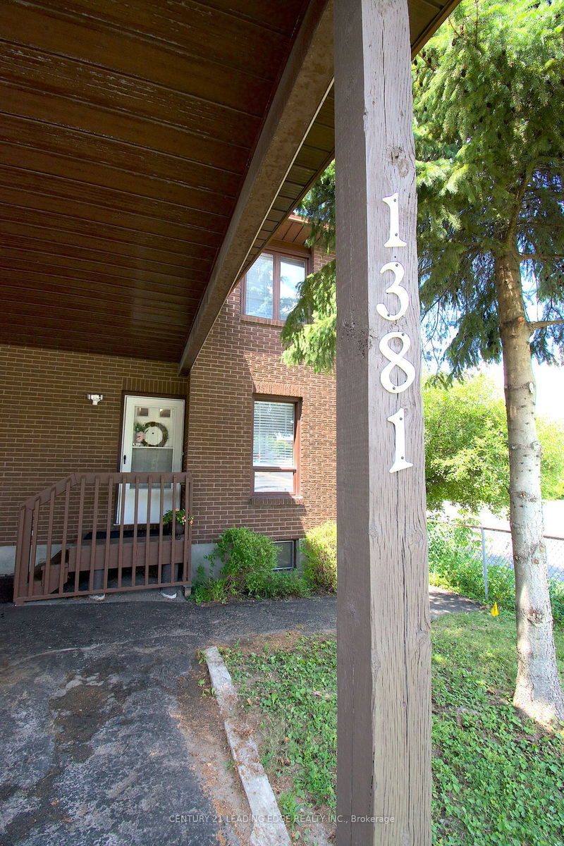 1381 Chatelain Ave  Ottawa, K1Z 8A9 | Image 2