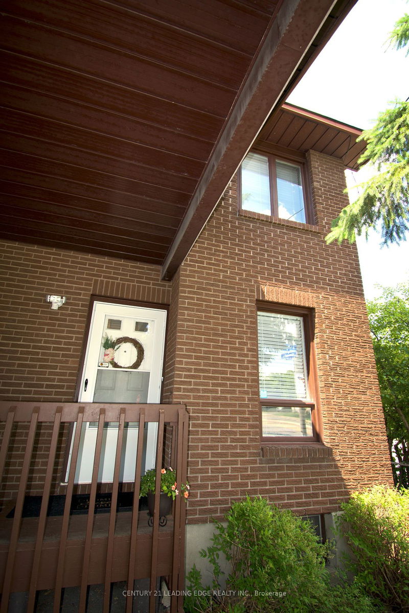 1381 Chatelain Ave  Ottawa, K1Z 8A9 | Image 3