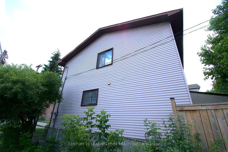 1381 Chatelain Ave  Ottawa, K1Z 8A9 | Image 37