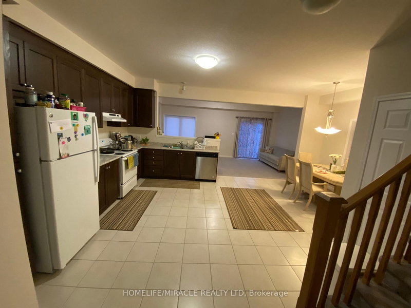 305 Tall Grass Cres, Kitchener, N2P 0G7 | Image 2