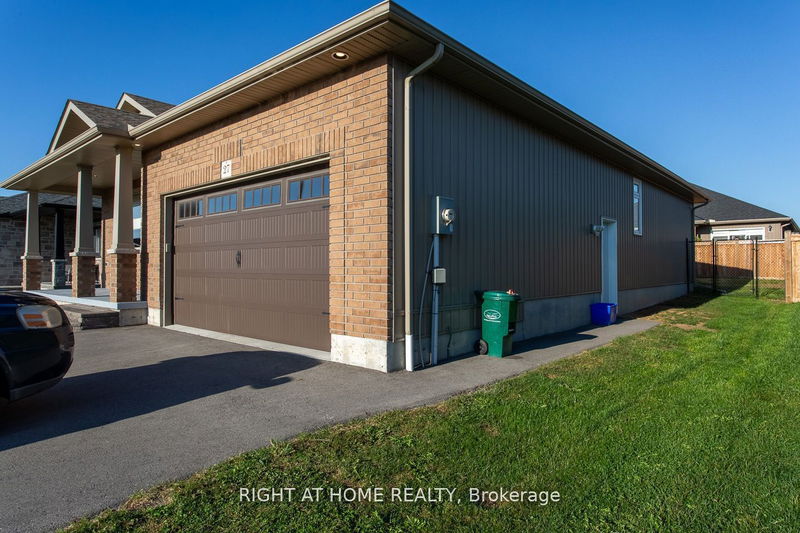 27 Gavin Cres  Quinte West, K8V 2H0 | Image 2