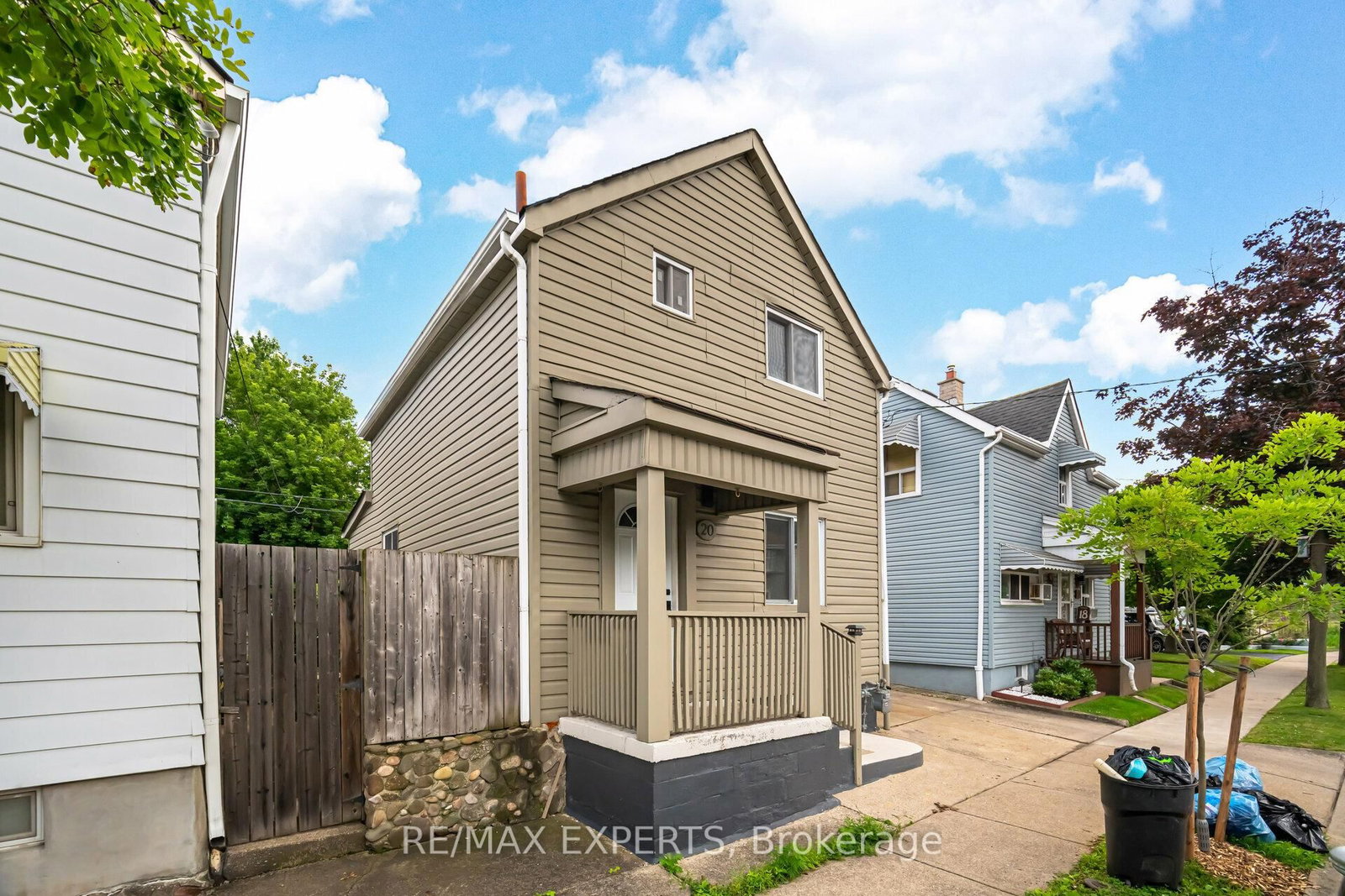 Listing photo 2