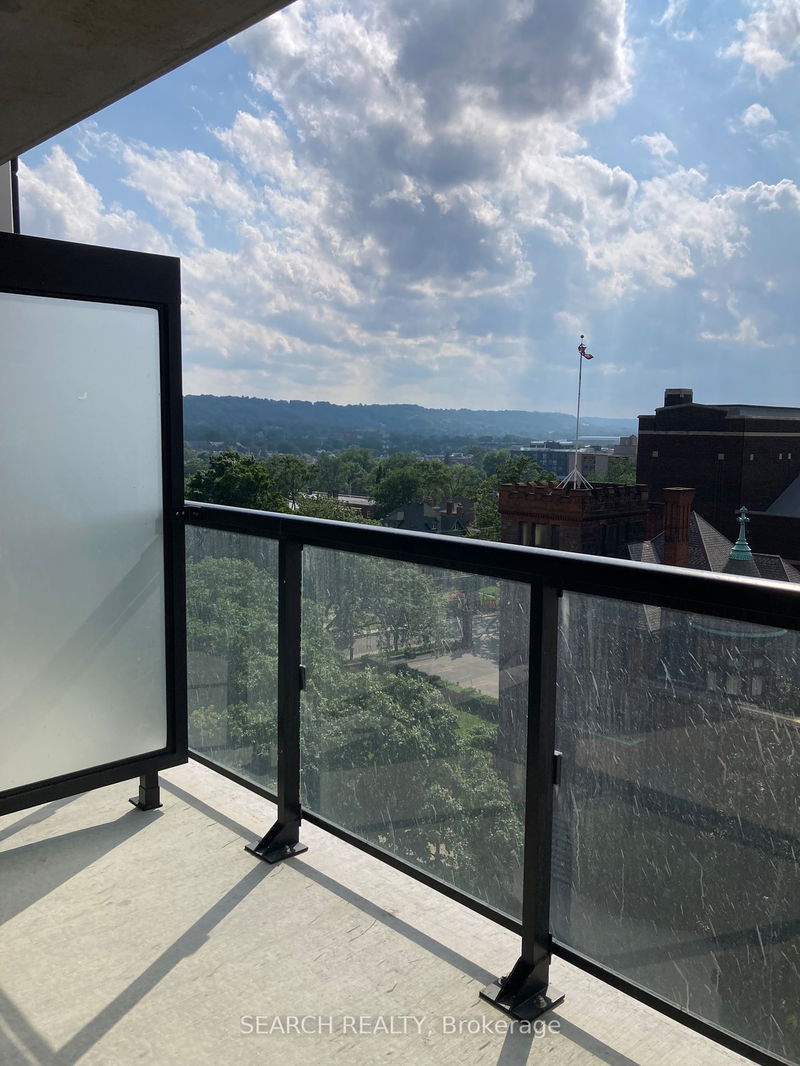home for lease on 806-15 Queen Street S