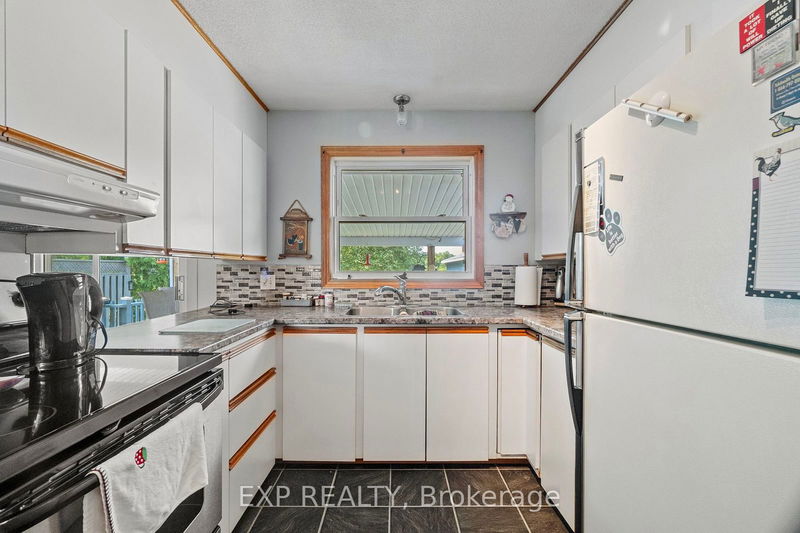 8274 Burwell Rd  Lambton Shores, N0M 1T0 | Image 10