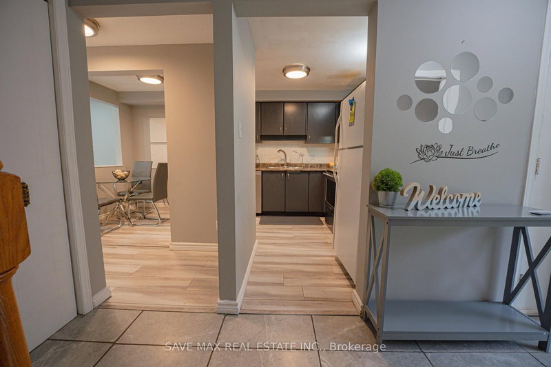 92 Highland Cres, Kitchener, N2M 5C1 | Image 3