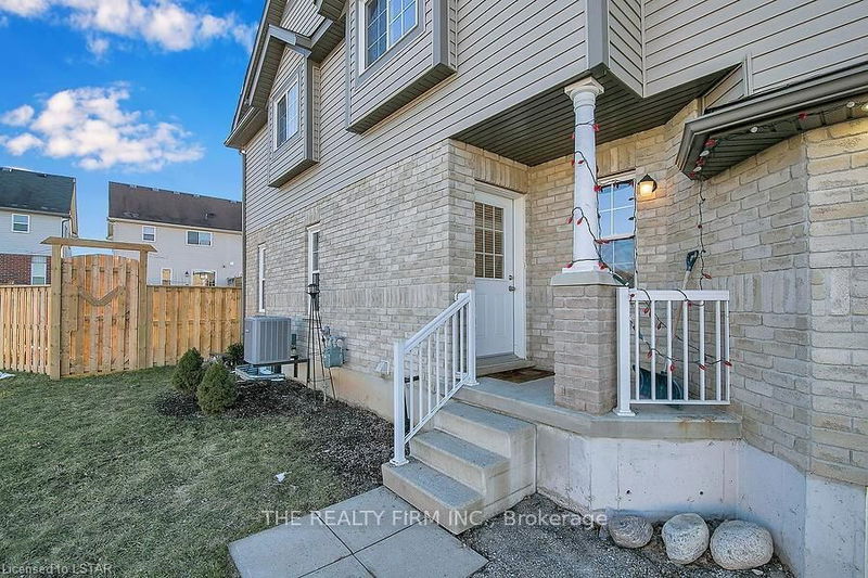 105 WOODBINE Ave  Kitchener, N2R 1X9 | Image 3