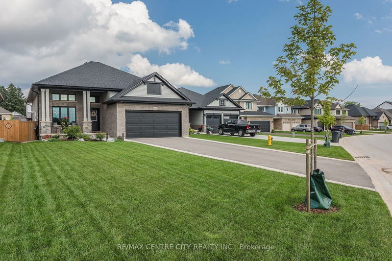 home for sale on 32 Snowy Owl Trail