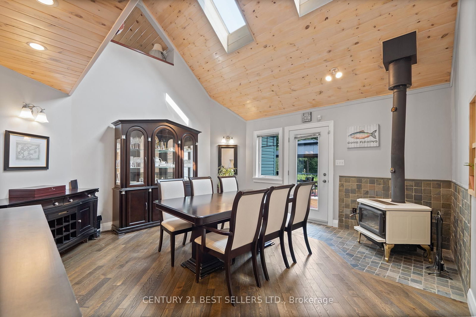 Listing Image 7