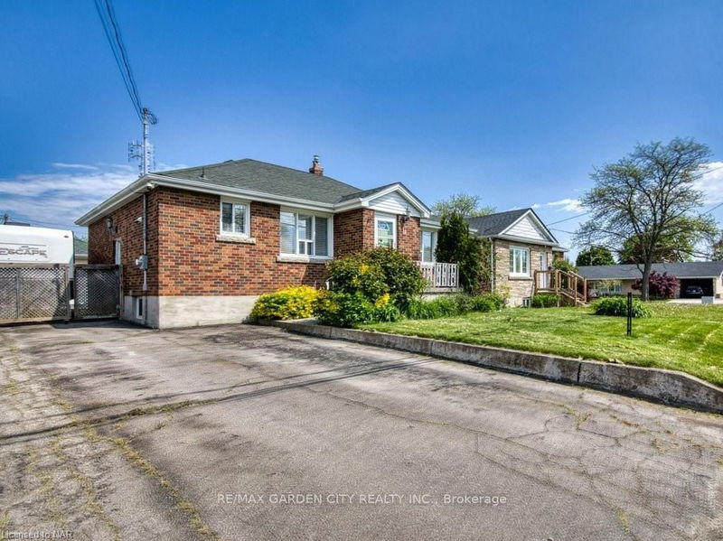 home for sale on 18 Whyte Avenue N