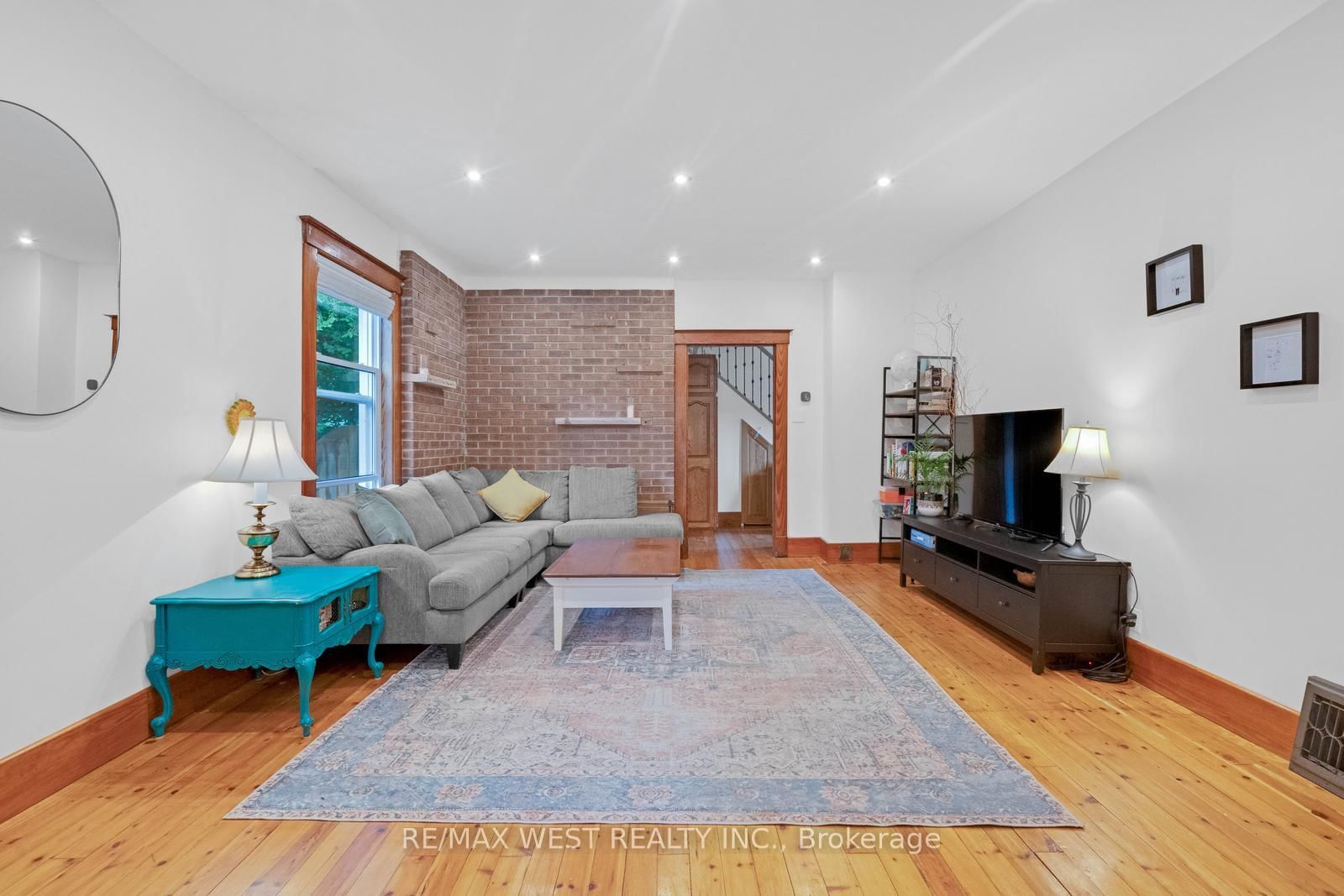 Listing Image 7