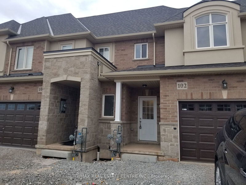 home for lease on 102 Pinot Crescent