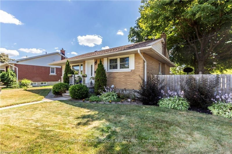 home for lease on Upper-107 Ellis Crescent