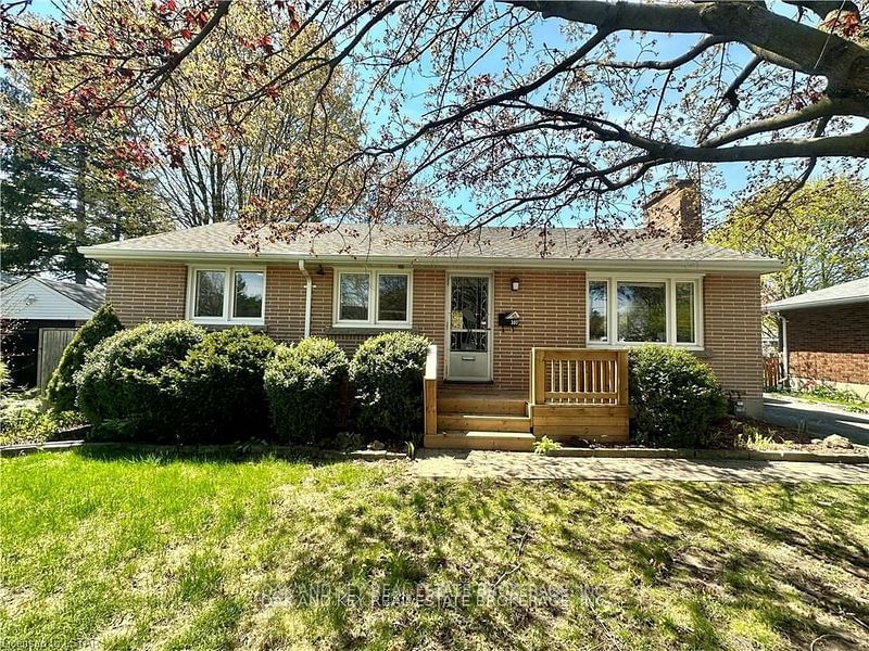 home for lease on 307 Springbank Avenue N