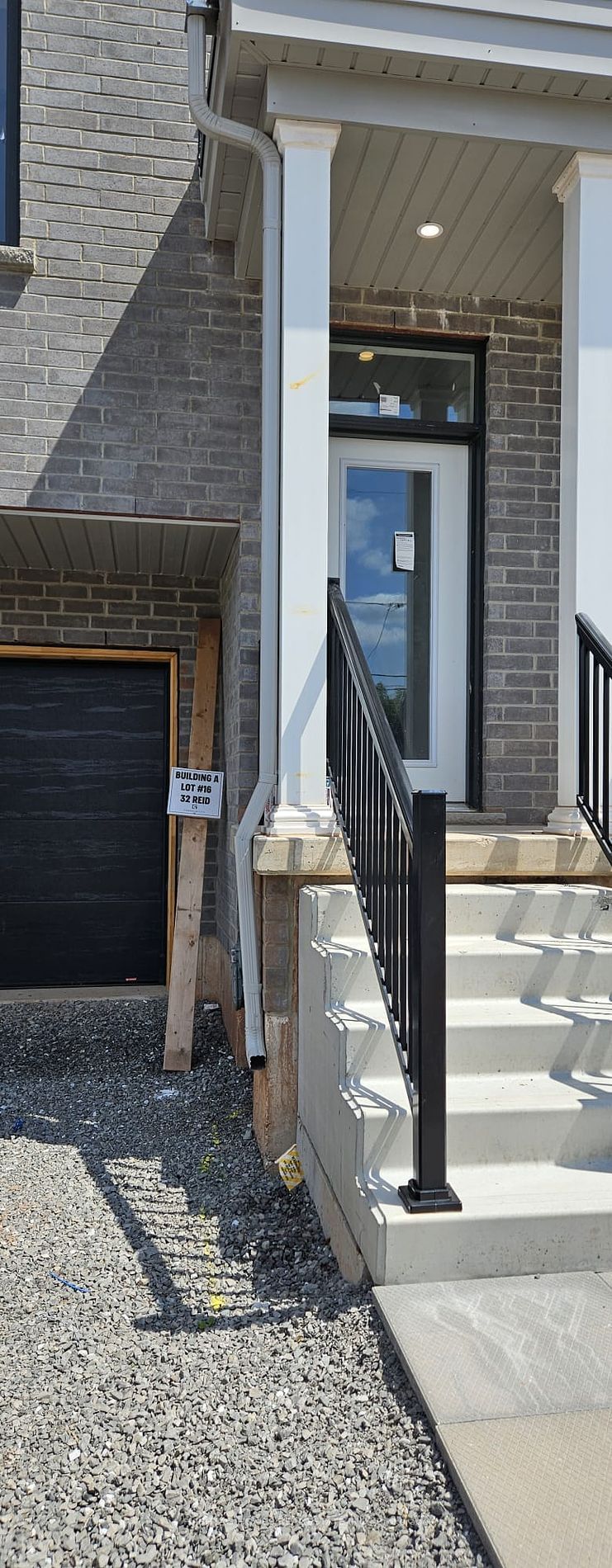 home for lease on 32 Reid Avenue N