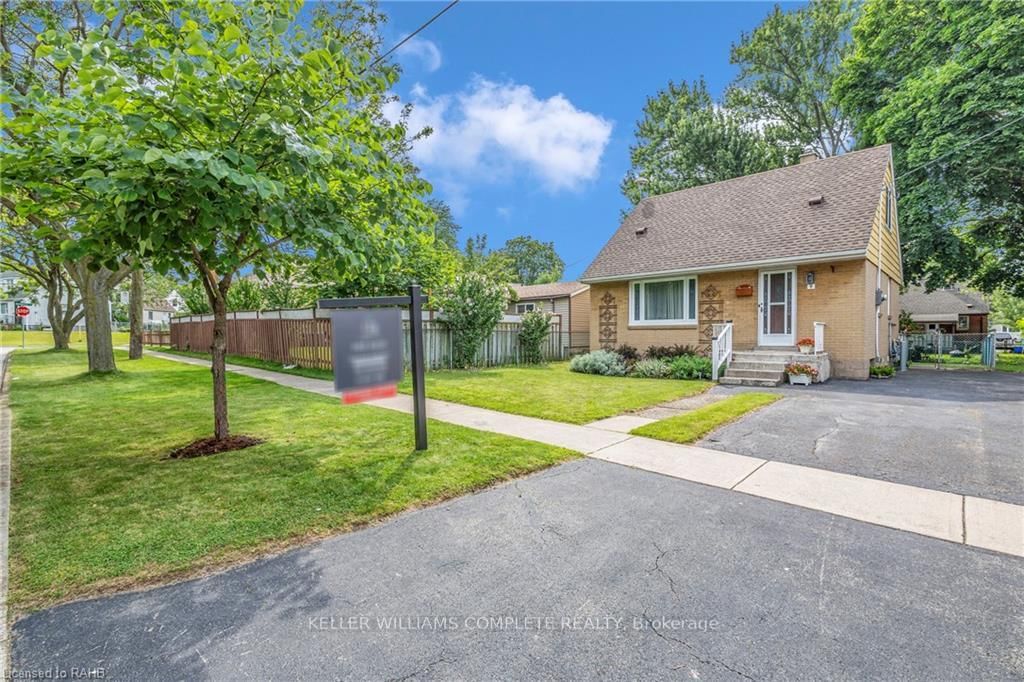 Listing photo 3
