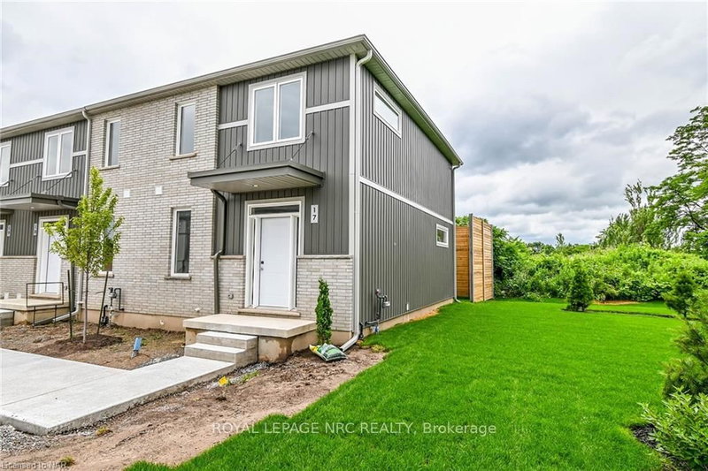 17 - 121A Moffatt St, St. Catharines, L2P 0E8 | Image 2