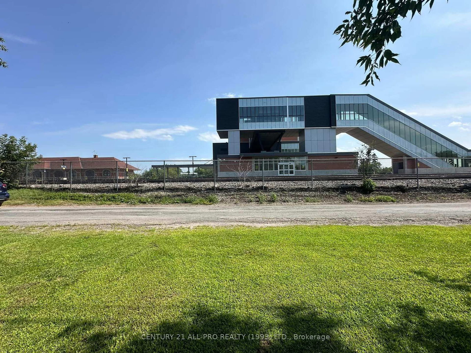 Listing Image 7
