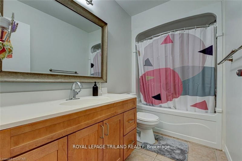 350 Homestead Crt  London, N6G 2E9 | Image 18