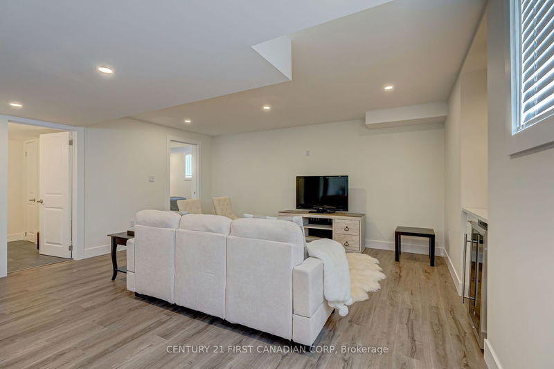 1318 RED PINE Crossing   London, N6G 0W1 | Image 31