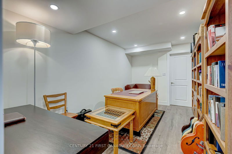 1318 RED PINE Crossing   London, N6G 0W1 | Image 35