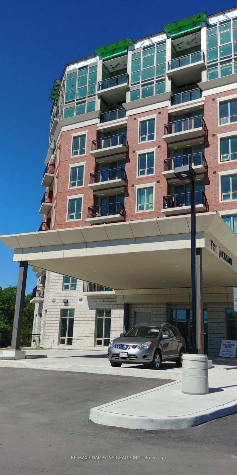 home for lease on 102-2750 King Street E