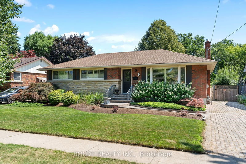 home for sale on 5 Foxglove Avenue