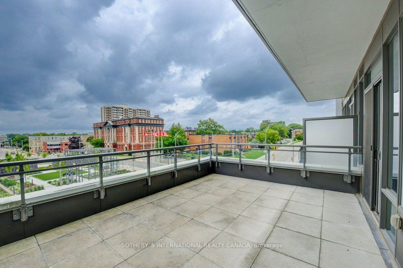 home for lease on 310-85 Duke Street W