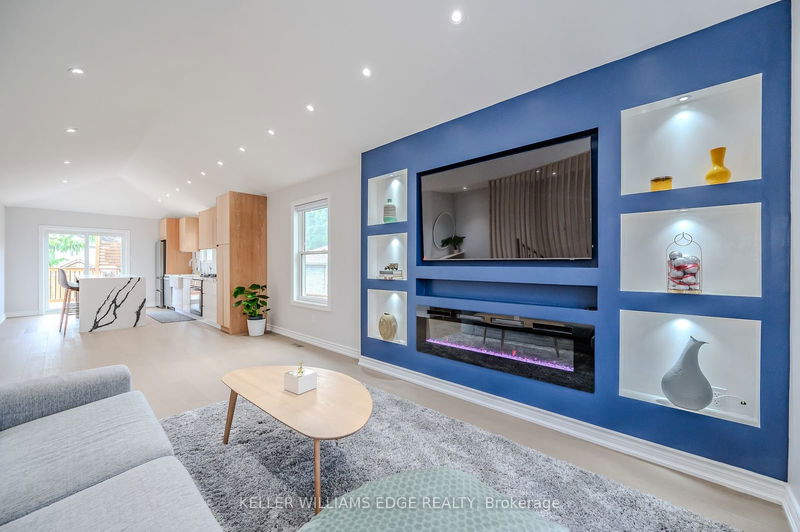 home for sale on 59 Whitlaw Way N